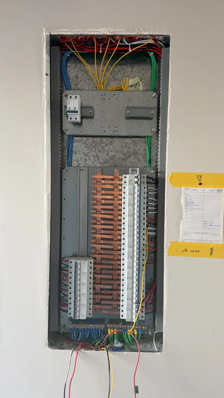 Instalação de quadro de distribuição