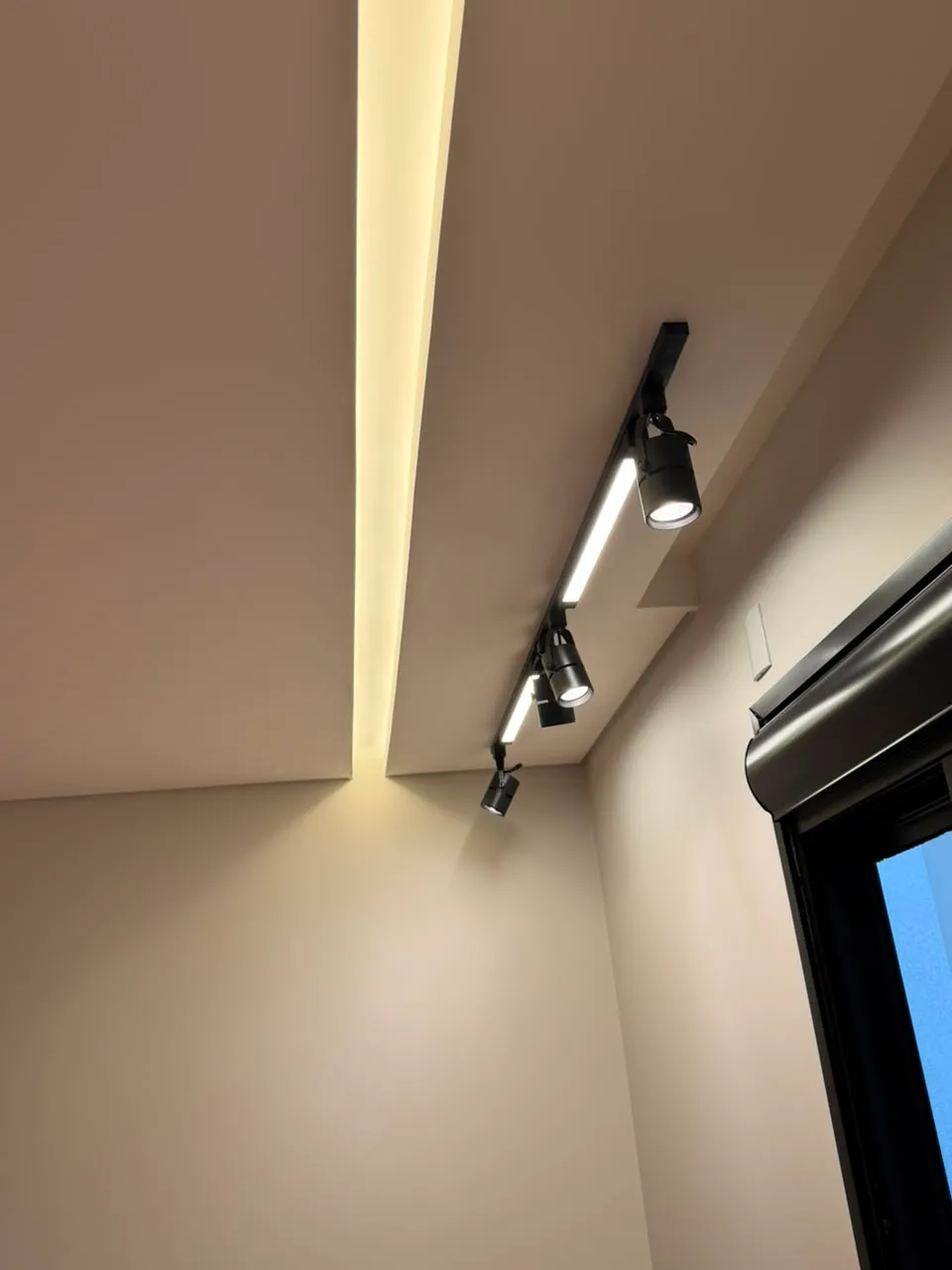 Instalação de trilho e spots